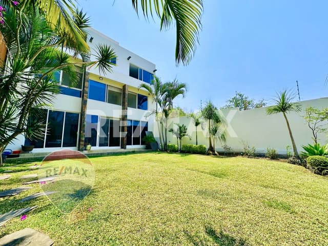 Venta de casa en Lomas de Coyuca, Cuernavaca, Morelos...Clave 5017