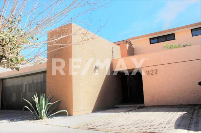 CASA EN VENTA EN SAN ISIDRO 