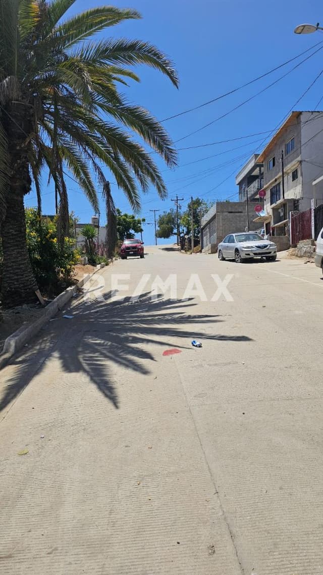 Terreno con Construcción en Colonia Vista Hermosa. 
