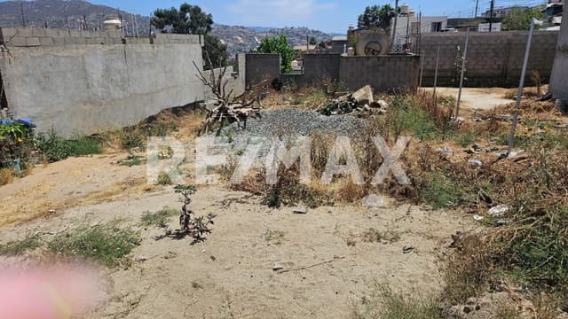 Terreno con Construcción en Colonia Vista Hermosa. 
