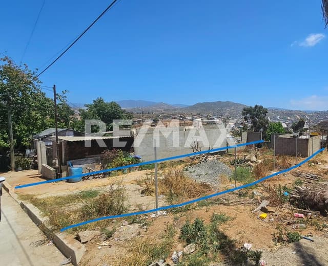 Terreno con Construcción en Colonia Vista Hermosa. 