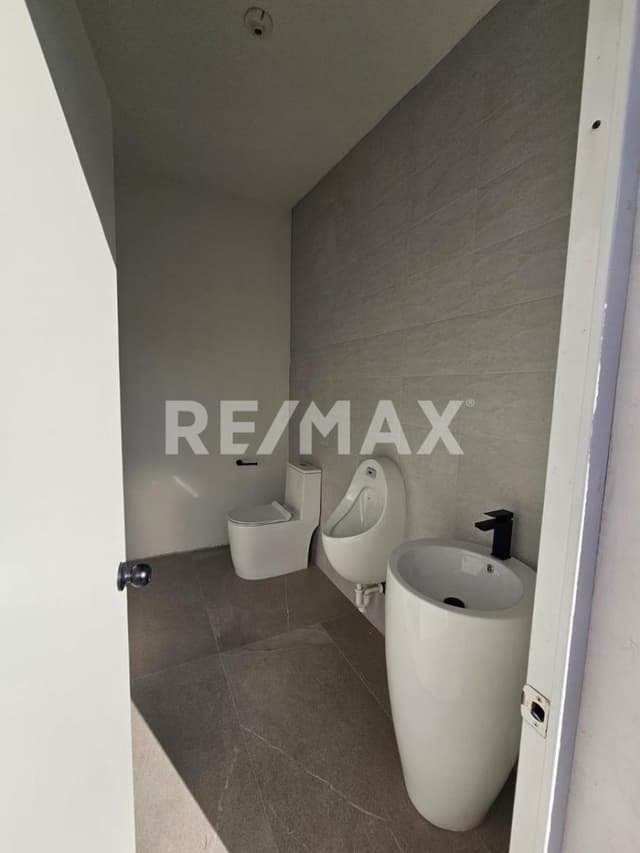 LISTA PARA ESTRENARSE !!! EN VENTA RESIDENCIA ESTILO CONTEMPORANEO NUEVA DE UNA PLANTA EN FRACC. QUINTAS DEL SOLAR
