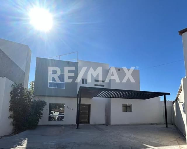 RESIDENCIA REMODELADA EN VENTA  CON RECAMARA PRINCIPAL EN PLANTA BAJA EN COUNTRY RAQUET  CLUB
