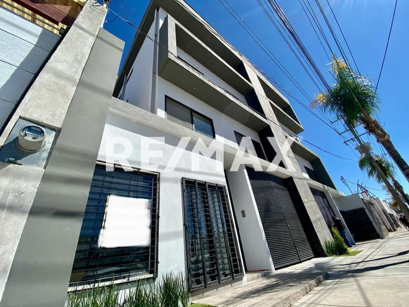 Moderno Departamento industrial en venta 