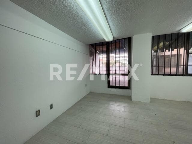 OFICINA AMUEBLADA en RENTA PISO 1 en Calz. Gral, M. Escobedo en Col. ANZURE