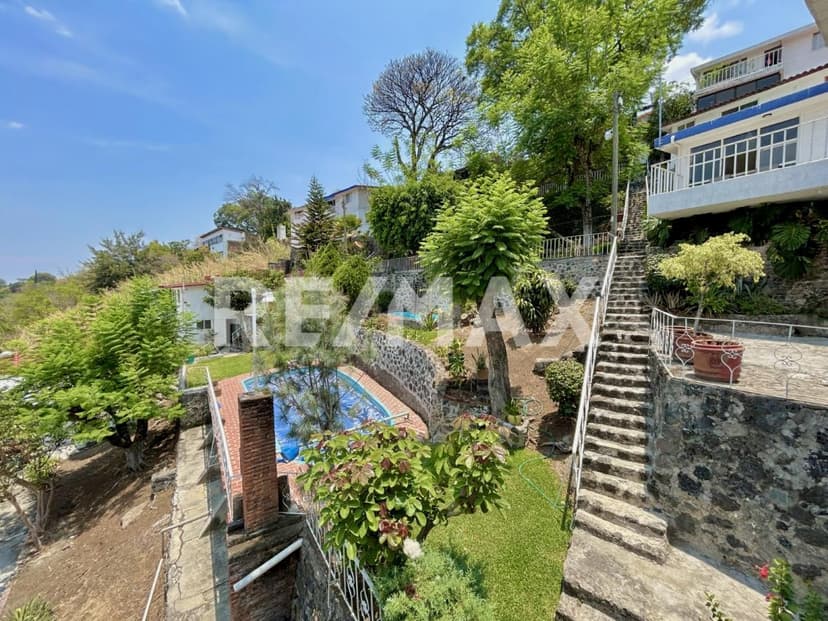 Venta de casa en condominio en Lomas de Atzingo, Cuernavaca, Morelos…Clave 5024