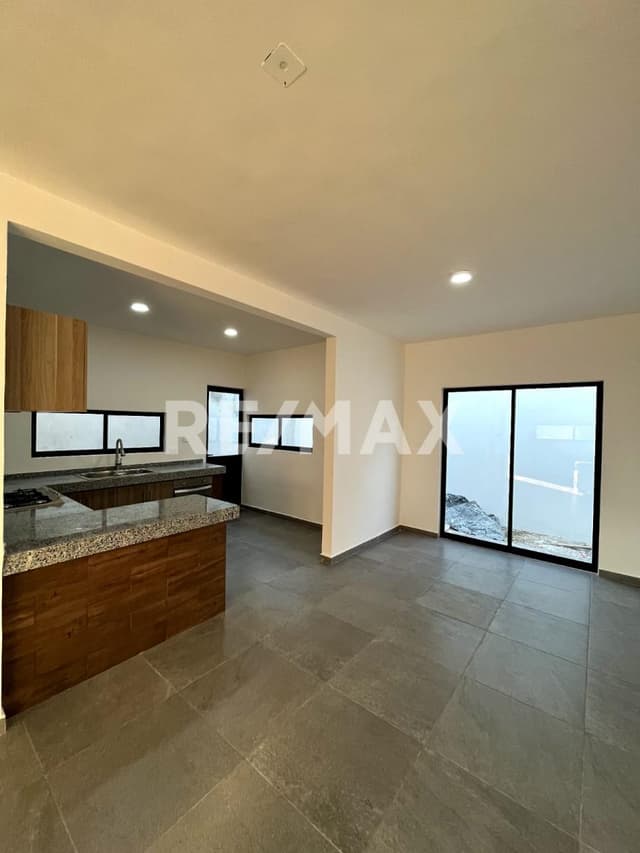 CASA EN VENTA EN RESIDENCIAL REAL DE PALMAS 