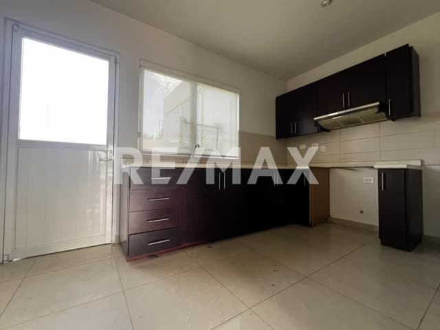 CASA EN VENTA EN FRACCIONAMIENTO BALCON DE TAPIAS