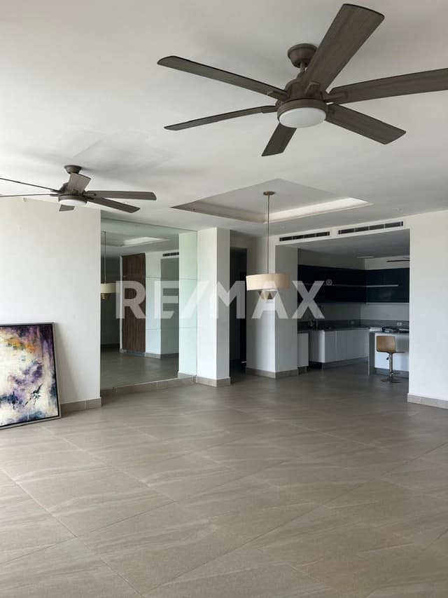 SE RENTA DEPARTAMENTO EN TORRE 1010 SIN MUEBLES
