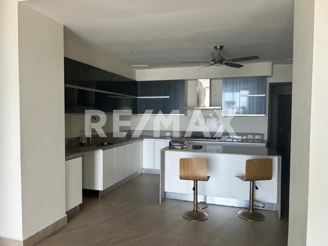 SE RENTA DEPARTAMENTO EN TORRE 1010 SIN MUEBLES