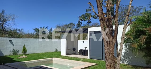 Casa en NORTEMERIDA de 4 recámaras con Alberca