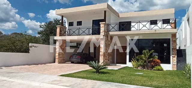 Casa en NORTEMERIDA de 4 recámaras con Alberca