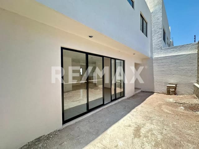 CASA EN VENTA EN ZENLIFE QUERETARO  RCV090724-JB
