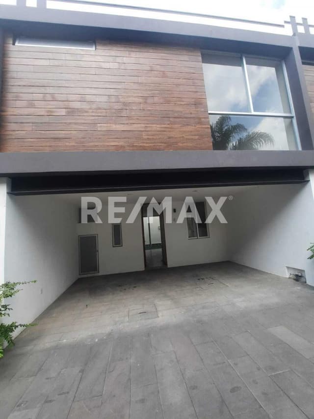 CASA EN VENTA DENTRO DE COTO MAGMA, COLLI URBANO