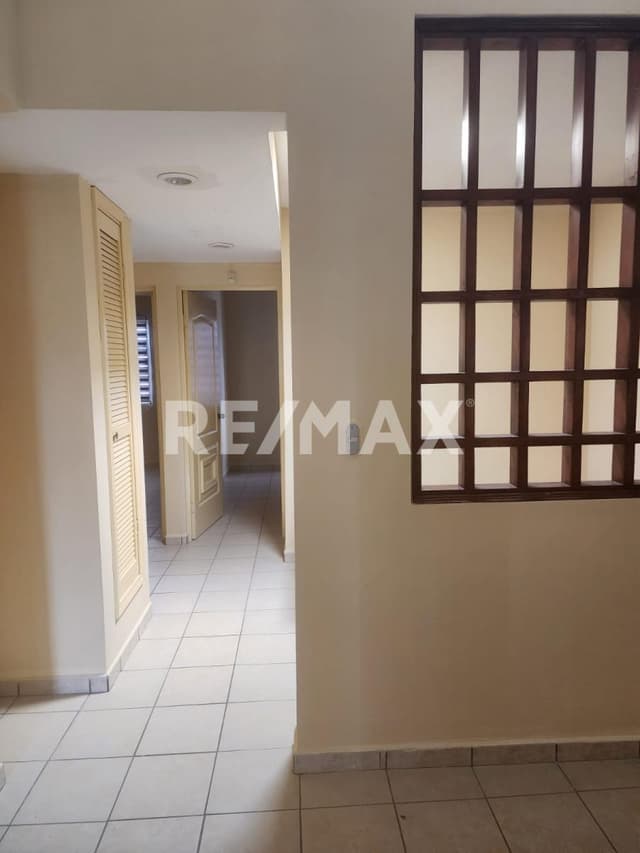 CASSA EN RENTA EN RINCON  DEL VALLE EN ESQUINA 