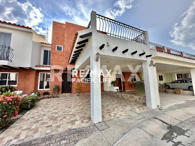 CASA EN VENTA EN LA JOYA 