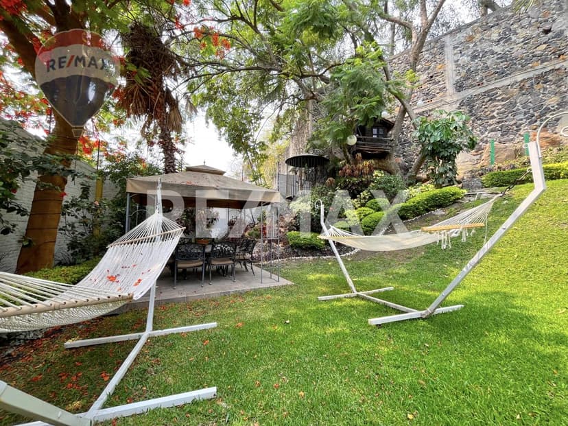Venta de casa con 2 bungalos, Col. Palmira, Cuernavaca, Morelos…Clave 5053
