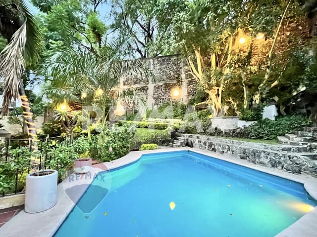 Venta de casa con 2 bungalos, Col. Palmira, Cuernavaca, Morelos…Clave 5053
