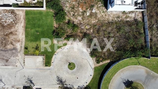Terreno en Venta en esquina en privada Soluna en Temozón Norte Merida Yucatán.