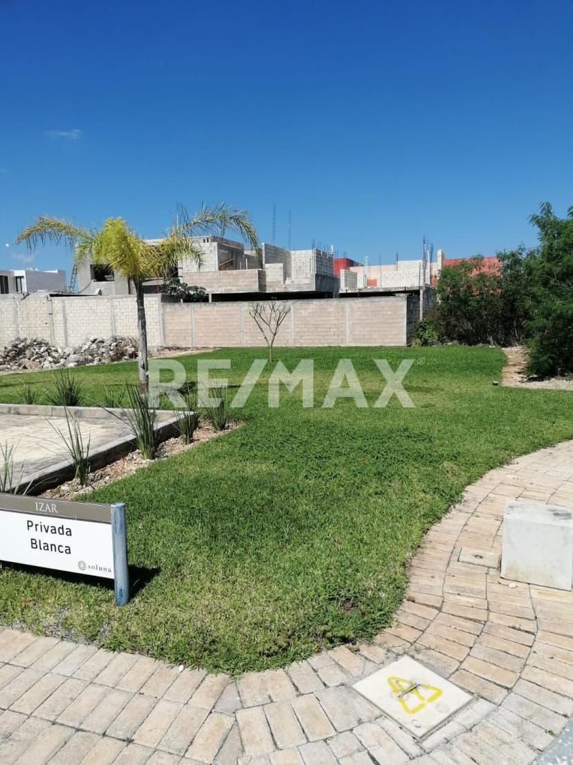 Terreno en Venta en esquina en privada Soluna en Temozón Norte Merida Yucatán.