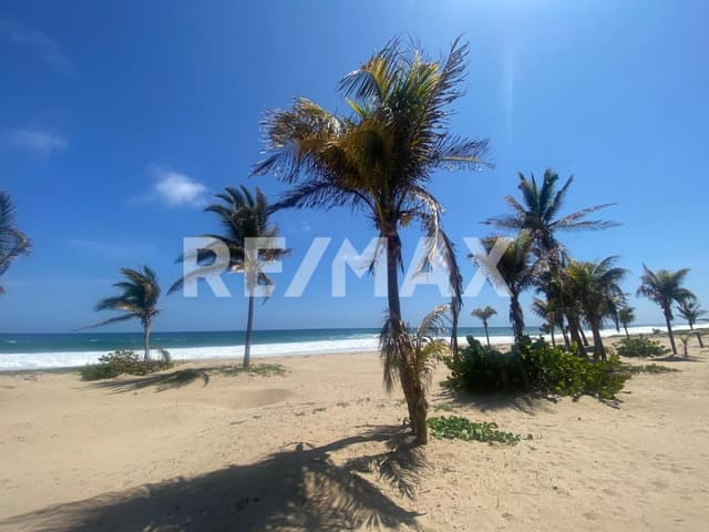 Casa de Playa en Venta, Acapulco (13,896m2)