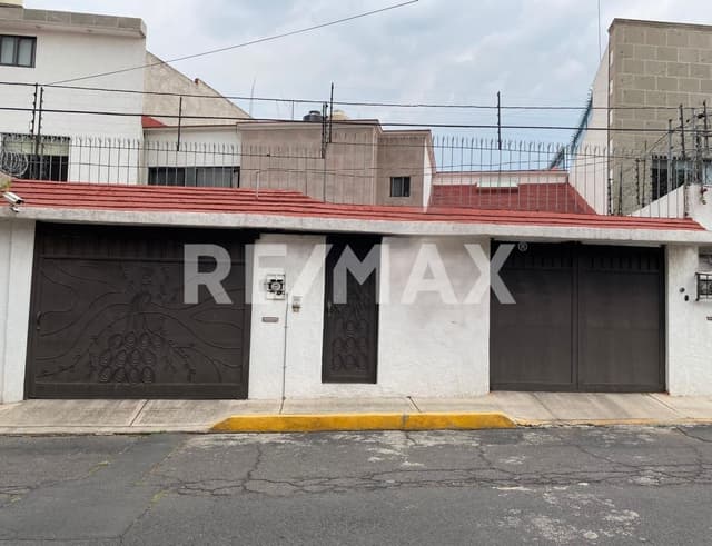 VENTA DE CASA EN AVENIDA DEL IMAN, BOSQUES TETLAMAYA, COYOACAN, CDMX.