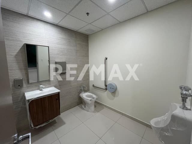 CONSULTORIO EN RENTA DE 33.1 M2, EN SIMNSA, EN ZONA URBANA RIO TIJUANA, B.C.