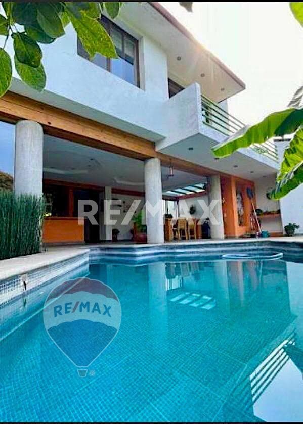 Venta de casa en Lomas Tzompantle, Cuernavaca, Morelos...Clave 5087
