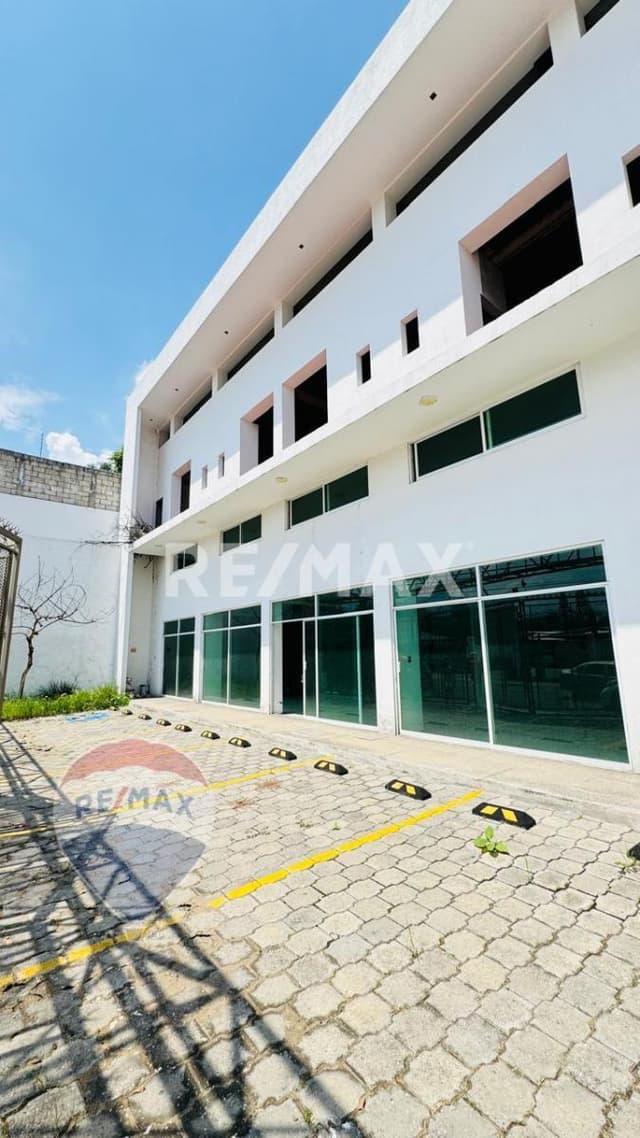 Renta de locales comerciales, Col. Miraval, Cuernavaca, Morelos...Clave 5088