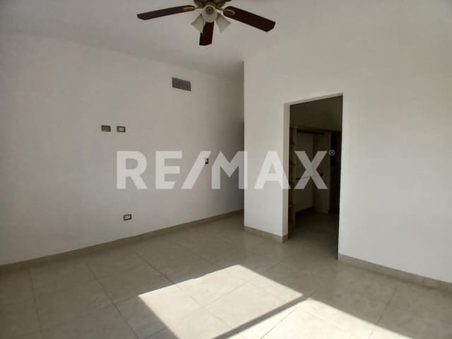 CASA EN VENTA EN LOS VIÑEDOS