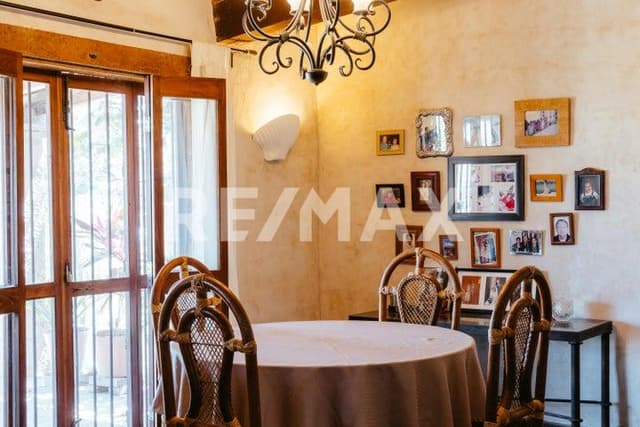 CASA TOVAR 34 GRAL. AGUSTIN OLACHEA STREET / San Jose del Cabo,