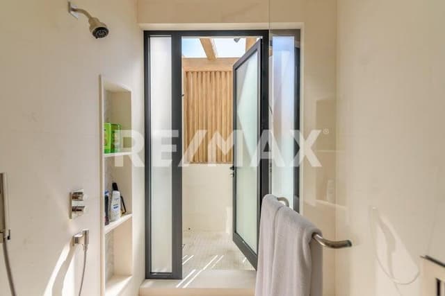 CLUB VILLA 12 / Cabo Corridor