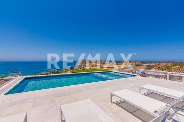 CLUB VILLA 12 / Cabo Corridor