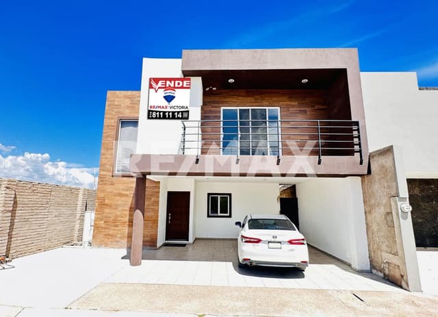 Casa en Venta  en Las Calzadas con Recamara en Planta Baja