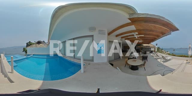 Villa en venta con playa en Brisas Guitarron