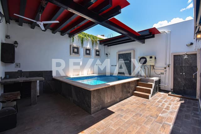 Casa en Venta con alberca propia