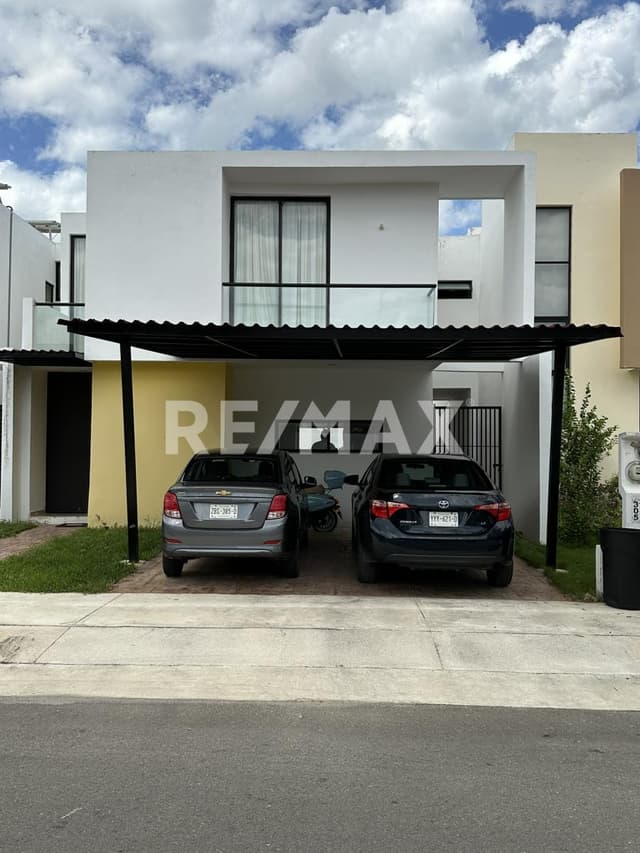 Casa en Venta en Privada Salvia, Floresta.