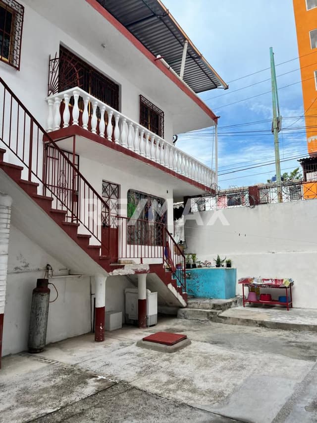 VENTA DE INMUEBLE CON 6 DEPARTAMENTOS EN LA COLONIA PROGRESO