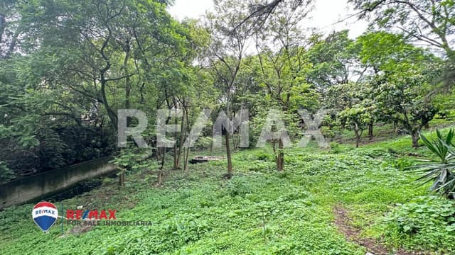 Venta de terrenos, dos frentes, Col. Jiquipan, Cuernavaca, Morelos...Clave 5119