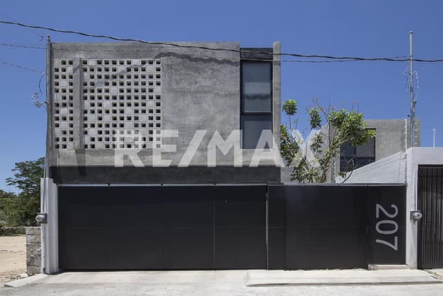 Casa en Venta con paneles solares en Cholul en Mérida Yucatán.