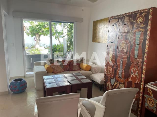 ¡Se renta espectacular villa en el exclusivo fraccionamiento Villas Playa Diamante!