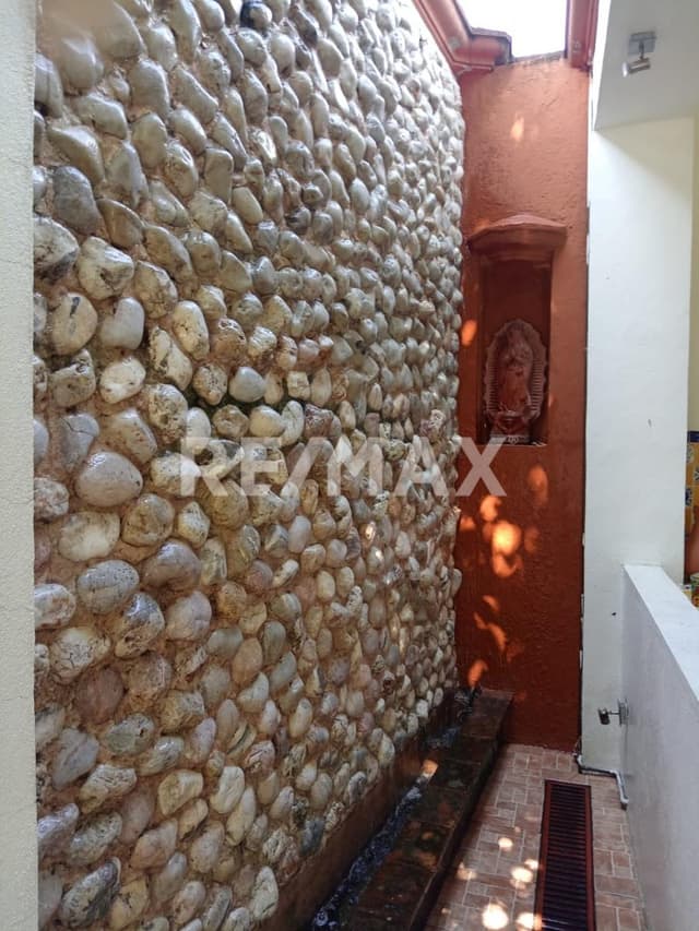 Casa, Col. Las Granjas, Cuernavaca, Morelos (cesión de derechos)...Clave 5155