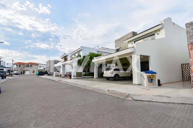 PRECIOSA CASA EN VENTA EN LA MARINA
