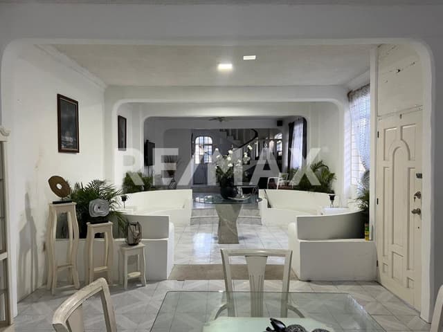 CASA EN VENTA EN FRACCIONAMIENTO CUMBRES