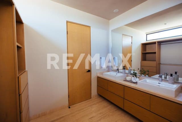 Casa Pacifica, Camino del Mar 120