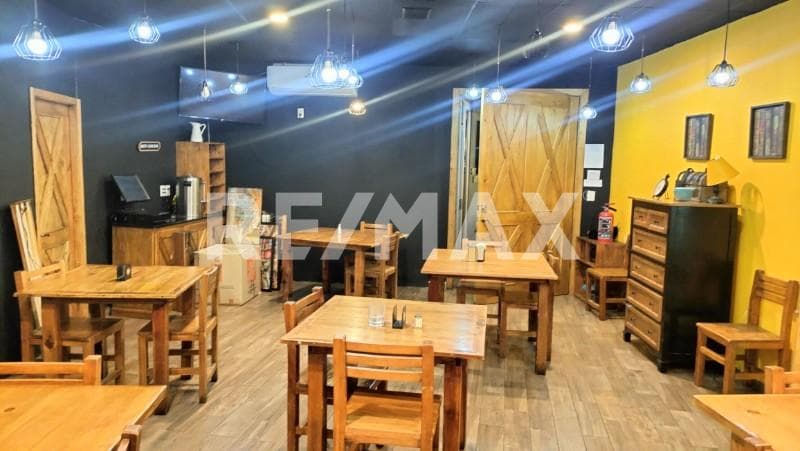 Local  Comecial en Venta a una cuadra del Jardin de las Moreras