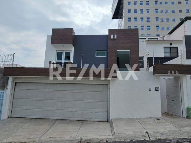 CASA EN VENTA EN COLINAS DEL CIMATARIO 