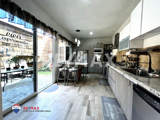 Venta de casa en Jardines de Ahuatlán, Cuernavaca, Morelos...Clave 5165