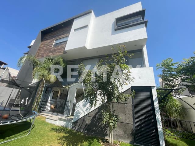 CASA EN VENTA EN COLINAS DE JURIQUILLA 