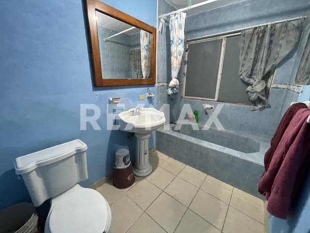 Casa con local comercial en Venta sobre Avenida Del Guadiana